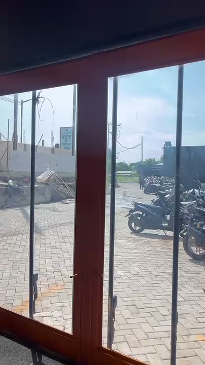 Kaca film pada kaca depan ruko dan toko
